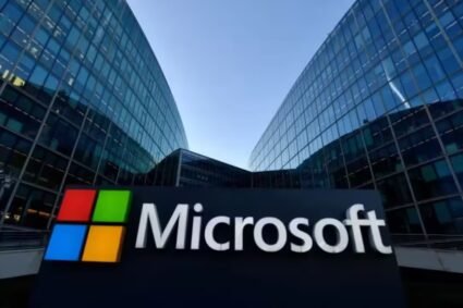Microsoft net income rises 32% to .6 billion days after buyout offer to 60,000 staff